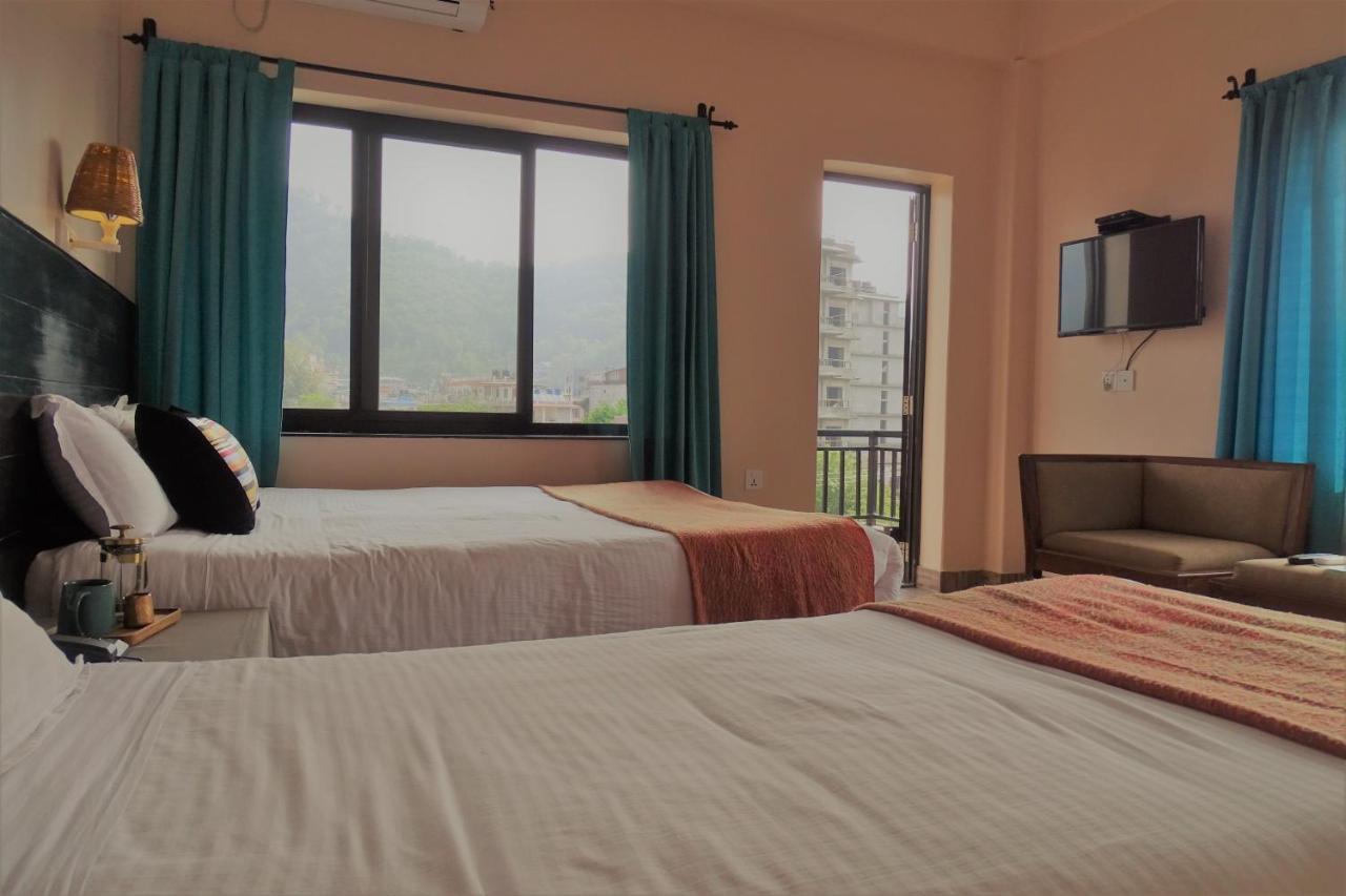Hotel Karuna Похара Екстериор снимка